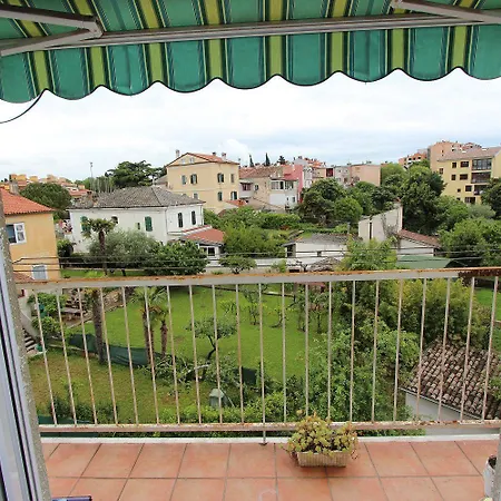 Tolles Mit Moderner Einrichtung Nur 300 Meter Ins Zentrum Von * Rovinj