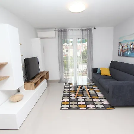 Apartment Tolles Mit Moderner Einrichtung Nur 300 Meter Ins Zentrum Von