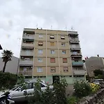Tolles Mit Moderner Einrichtung Nur 300 Meter Ins Zentrum Von アパート