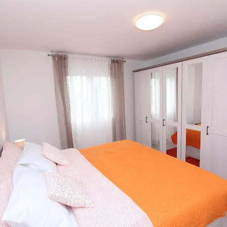 Daire Tolles Mit Moderner Einrichtung Nur 300 Meter Ins Zentrum Von Rovinj