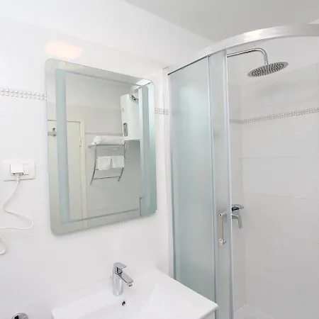 Tolles Mit Moderner Einrichtung Nur 300 Meter Ins Zentrum Von Rovinj